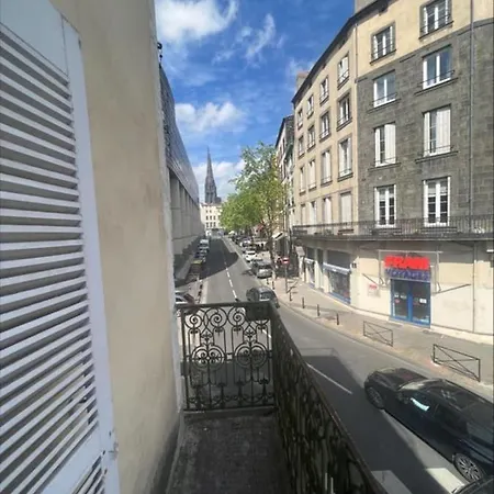 Nice Studio Overlooking The Notre Dame Cathedral * Clermont-Ferrand