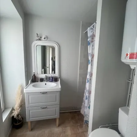 Nice Studio Overlooking The Notre Dame Cathedral Apartment